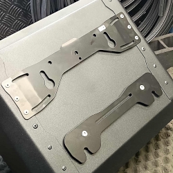 Adapter mocujący kufry do stelaży GIVI / SW motech